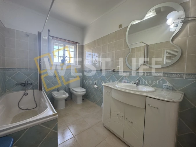 Moradia T4 para Venda em Carvoeira Foto 19