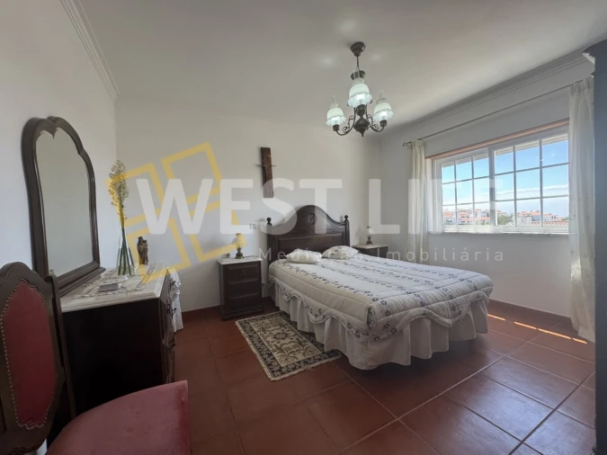 Moradia T4 para Venda em Carvoeira Foto 18