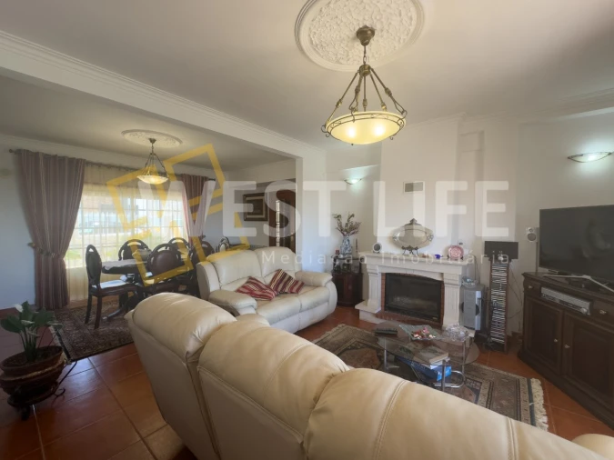 Moradia T4 para Venda em Carvoeira Foto 7