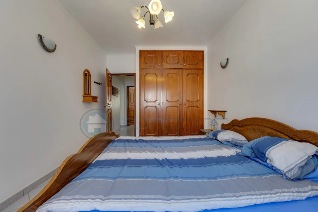 Apartamento T2 para Venda em Budens Foto 14