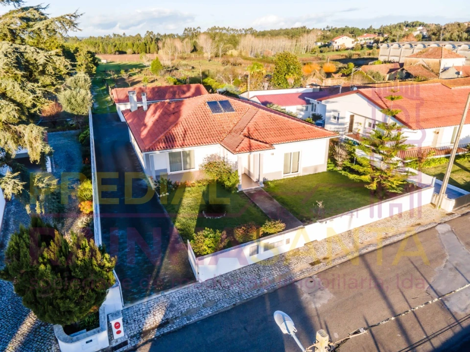 Moradia T3 para Venda em Cadima Foto 1