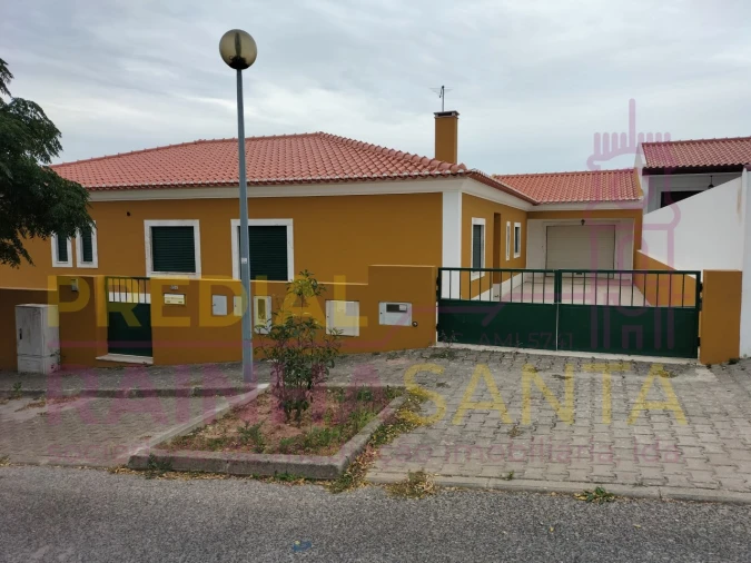 Moradia T4 para Venda em Cadaval e Pêro Moniz Foto 1