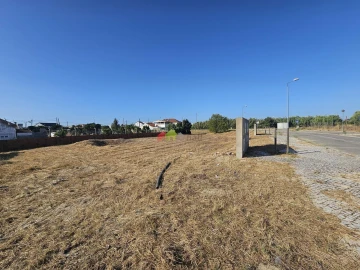 Terreno para Venda em Sarilhos Grandes
