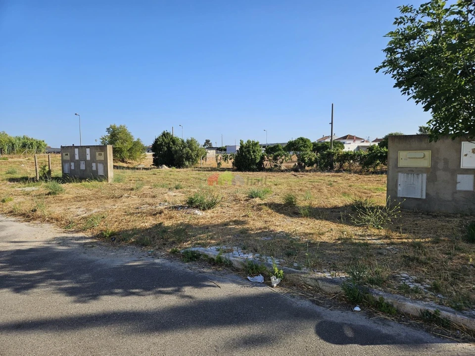 Terreno para Venda em Sarilhos Grandes Foto 5