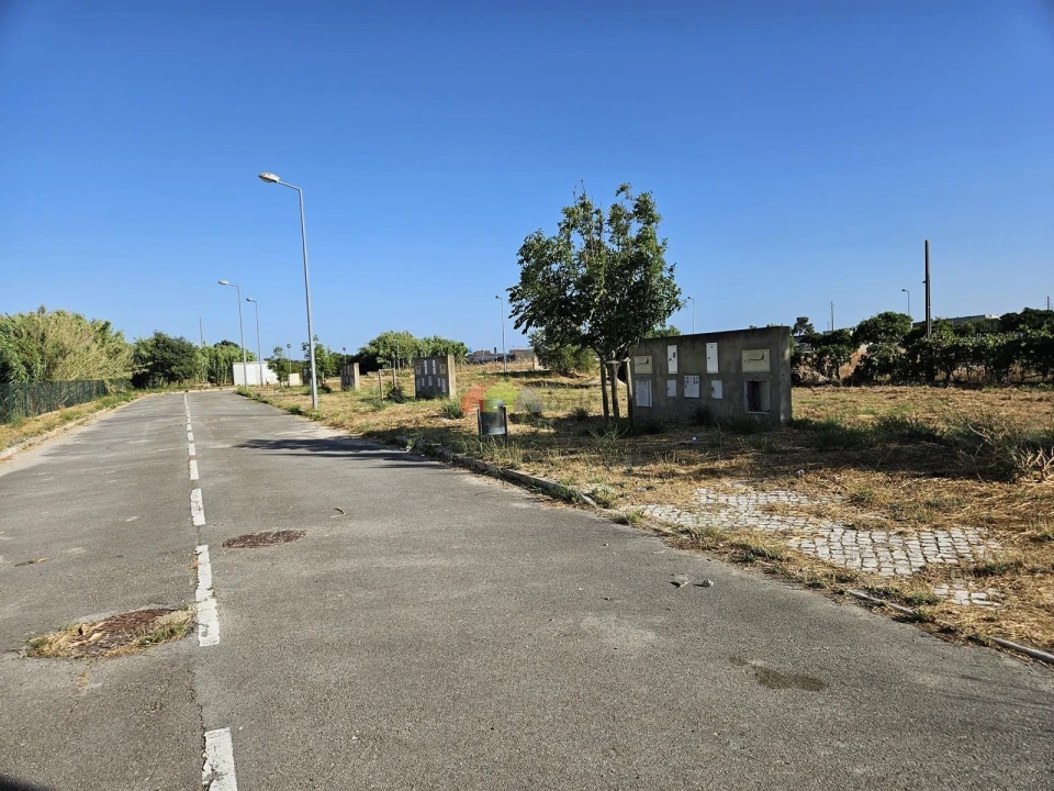 Terreno para Venda em Sarilhos Grandes Foto 4