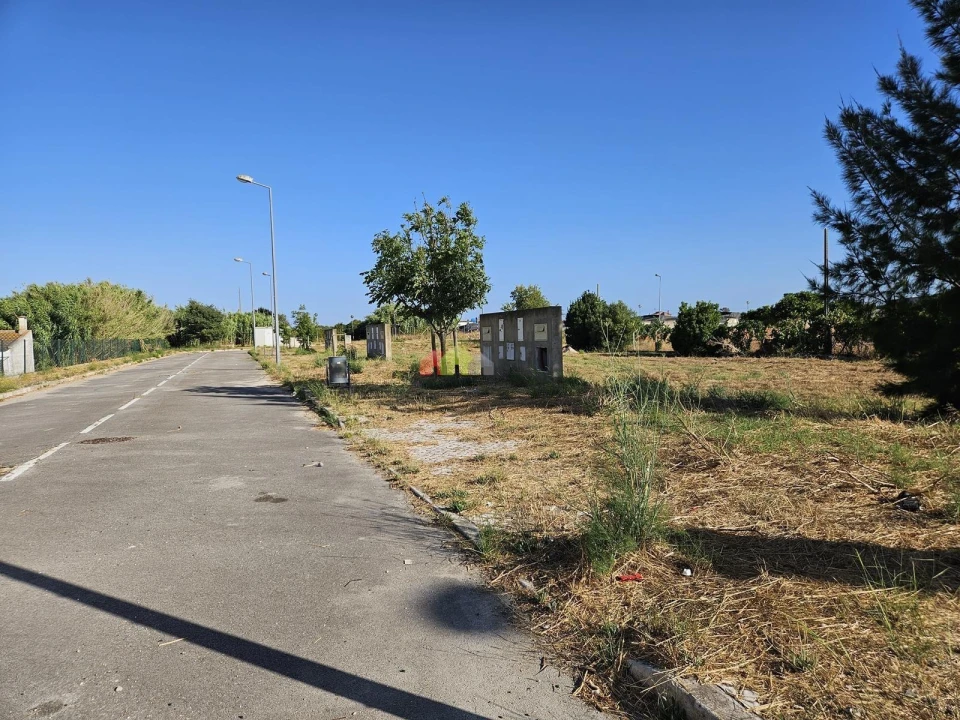 Terreno para Venda em Sarilhos Grandes Foto 2