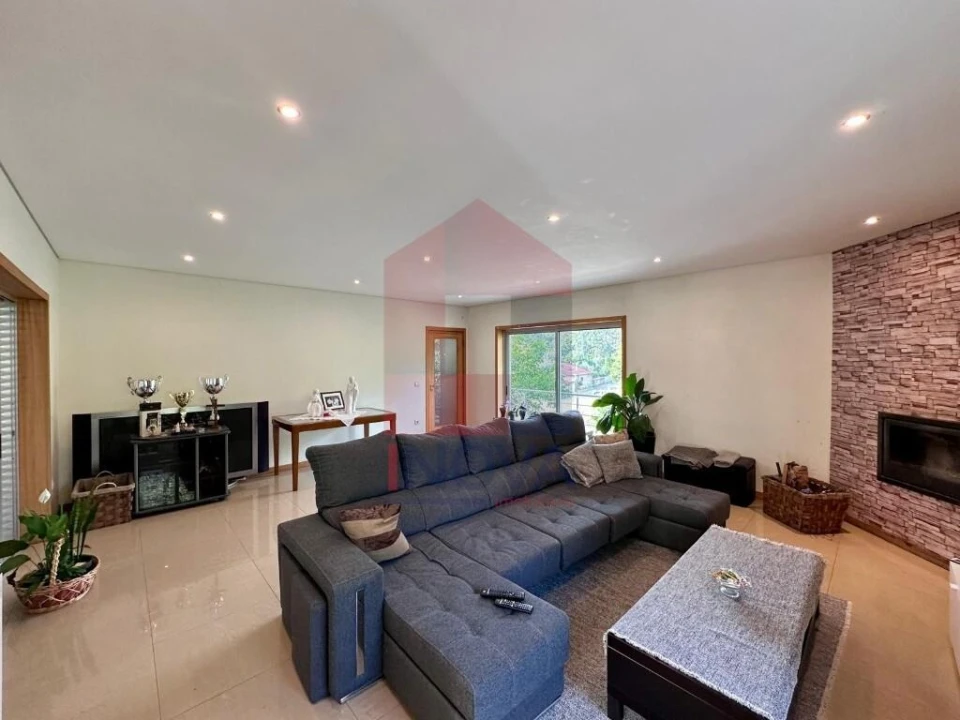 Moradia T3 para Venda em Sabariz Foto 8