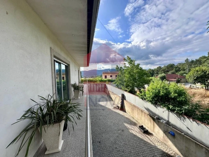 Moradia T3 para Venda em Sabariz Foto 11