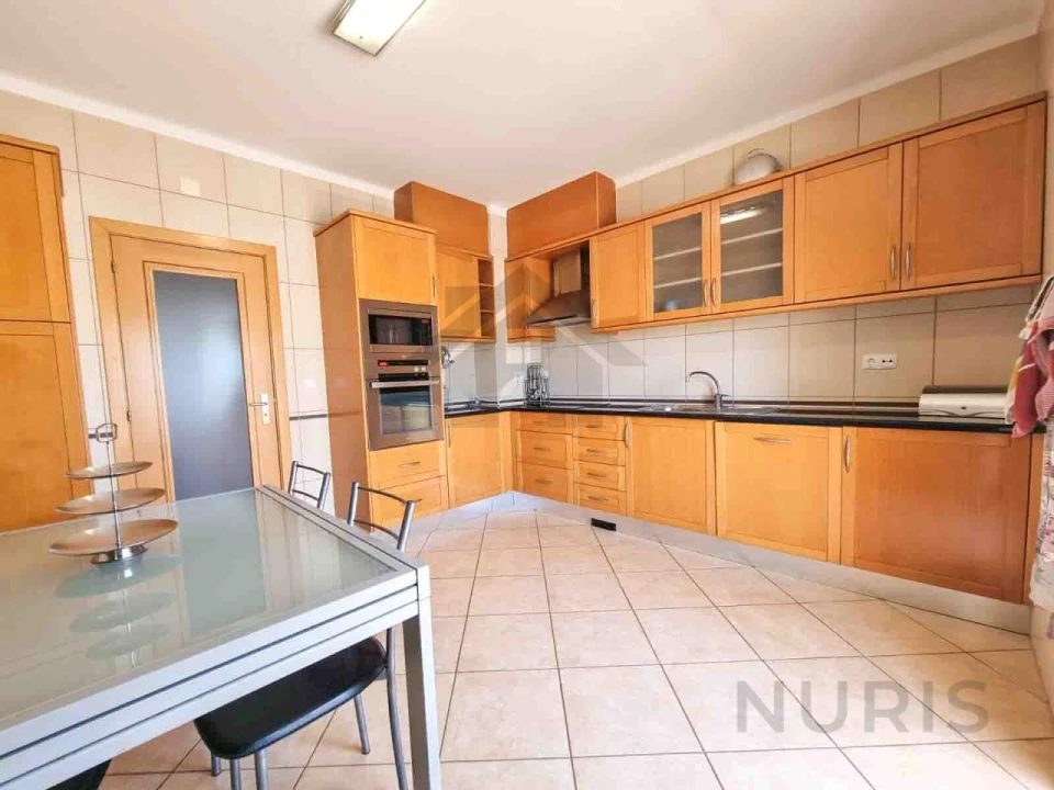 Apartamento T3 para Arrendamento em Estômbar e Parchal Foto 2