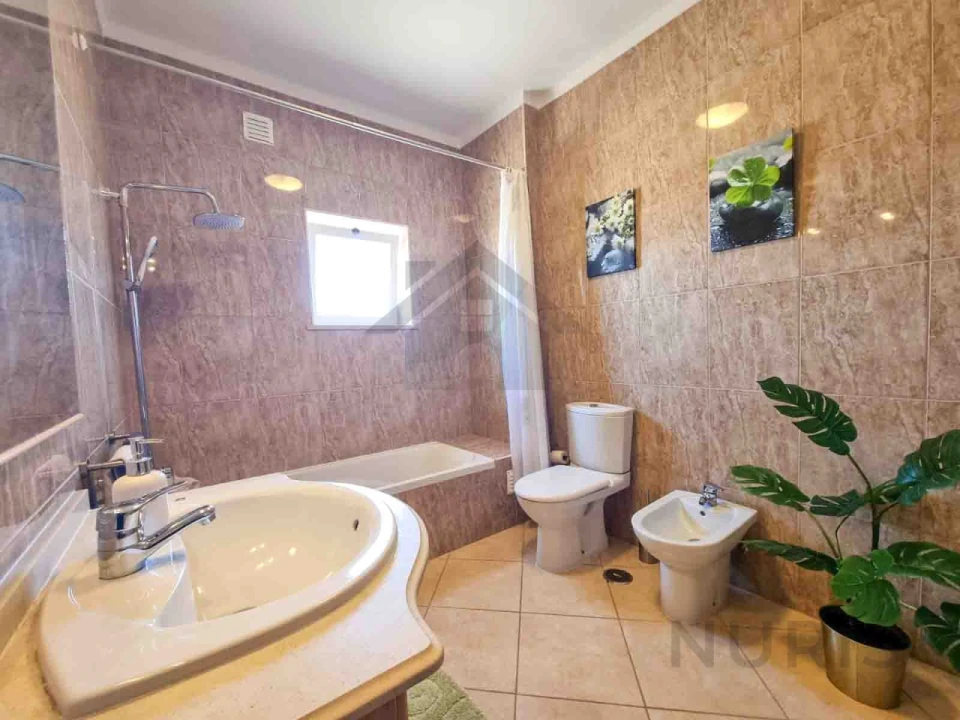 Apartamento T3 para Arrendamento em Estômbar e Parchal Foto 14