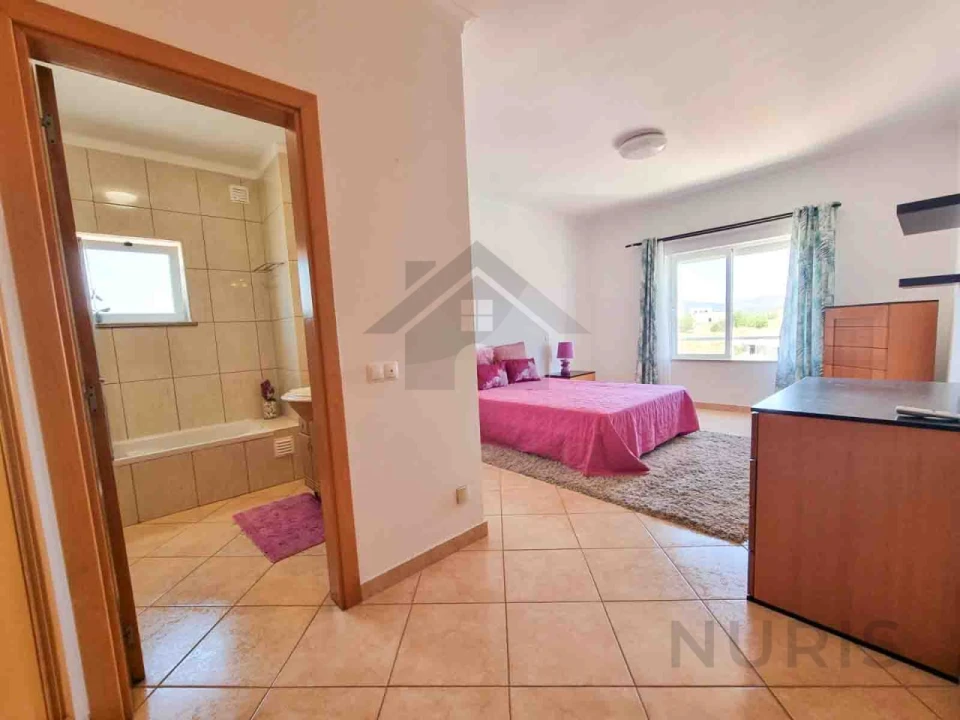Apartamento T3 para Arrendamento em Estômbar e Parchal Foto 10