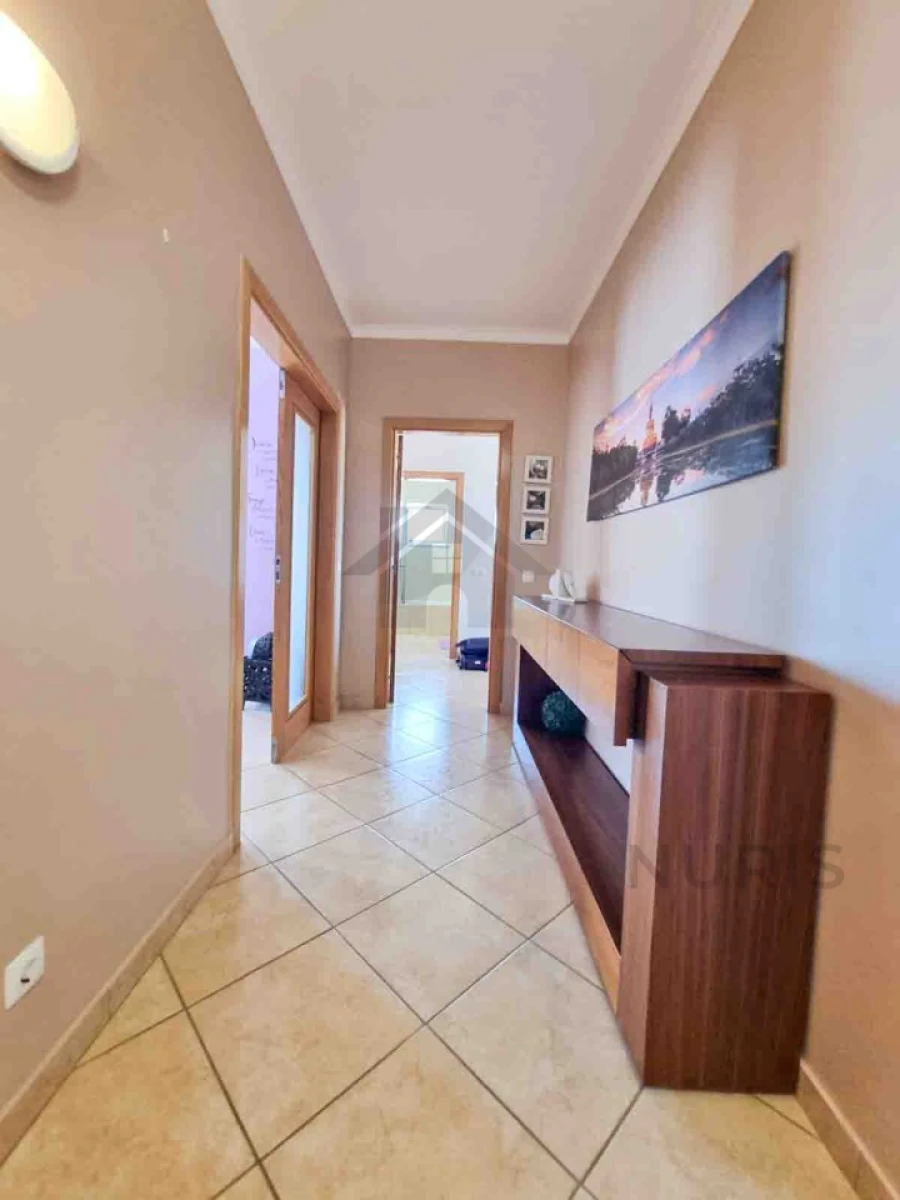 Apartamento T3 para Arrendamento em Estômbar e Parchal Foto 12