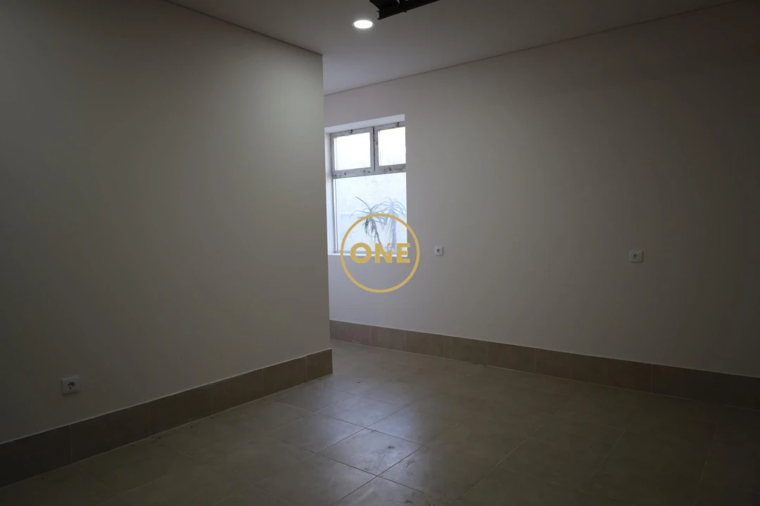 Loja para Arrendamento em Vila Nova de Famalicão e Calendário Foto 2