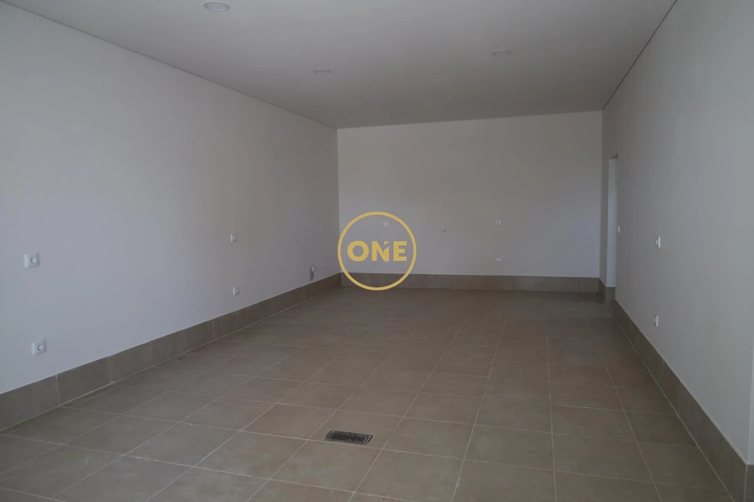 Loja para Arrendamento em Vila Nova de Famalicão e Calendário Foto 9