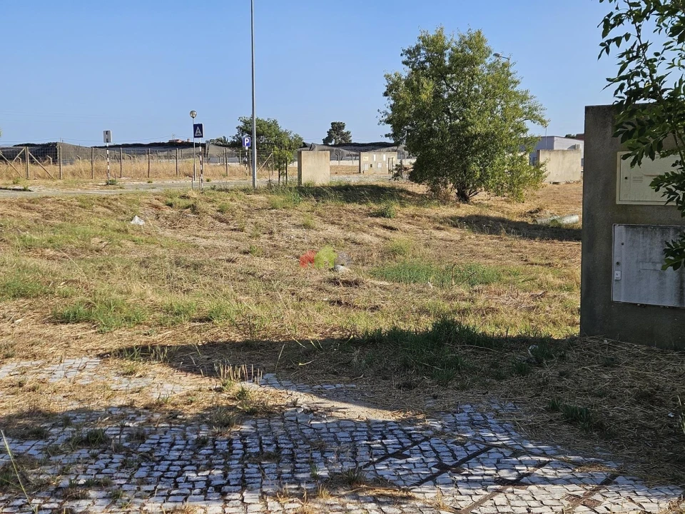 Terreno para Venda em Sarilhos Grandes Foto 9