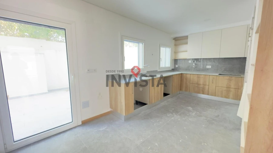 Apartamento T3 para Venda em Castanheira do Ribatejo e Cachoeiras Foto 3