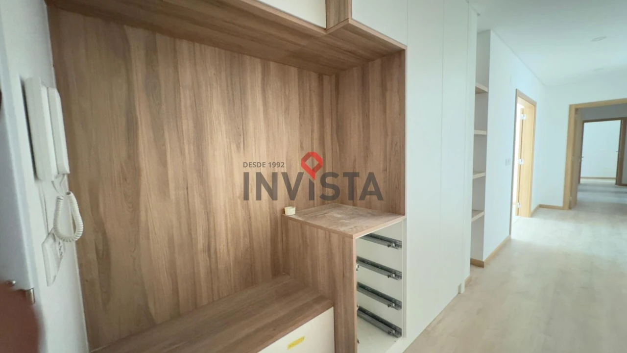 Apartamento T3 para Venda em Castanheira do Ribatejo e Cachoeiras Foto 2