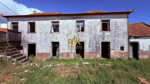 Moradia T8 para Venda em Prazeres