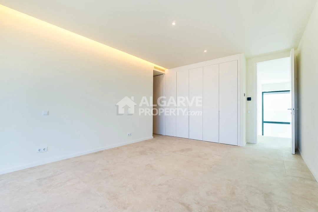 Moradia T4 para Venda em Albufeira e Olhos de Água Foto 36