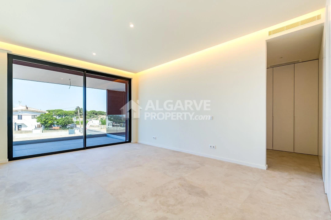 Moradia T4 para Venda em Albufeira e Olhos de Água Foto 35