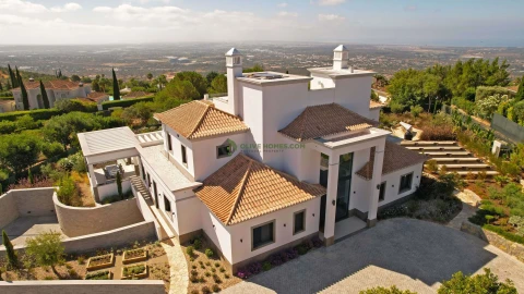 Moradia T5 para Venda em Loule (São Clemente)