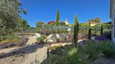 Moradia T5 para Venda em Loule (São Clemente)