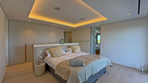 Moradia T5 para Venda em Loule (São Clemente)