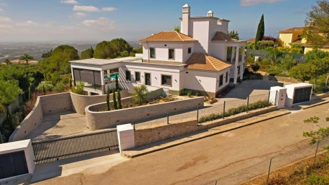 Moradia T5 para Venda em Loule (São Clemente)