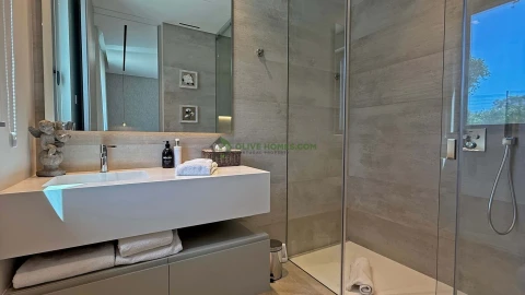 Moradia T5 para Venda em Loule (São Clemente)