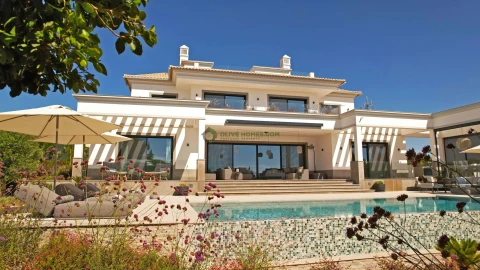 Moradia T5 para Venda em Loule (São Clemente)