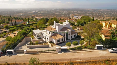 Moradia T5 para Venda em Loule (São Clemente)