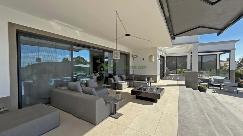 Moradia T5 para Venda em Loule (São Clemente)