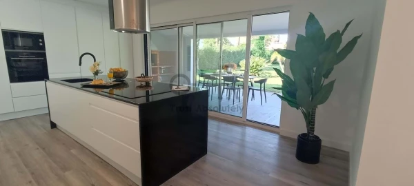 Moradia T4 para Venda em Charneca de Caparica e Sobreda
