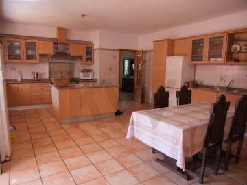 Moradia T6 para Venda em Estômbar e Parchal