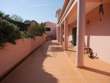 Moradia T6 para Venda em Estômbar e Parchal