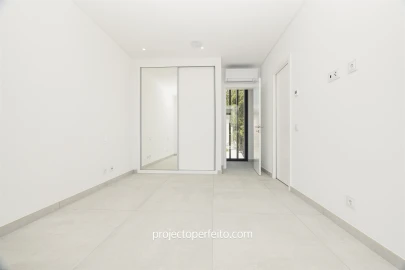 Moradia T4 para Venda em Albufeira e Olhos de Água
