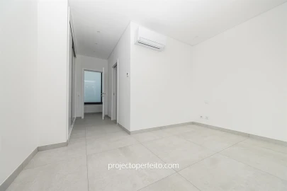 Moradia T4 para Venda em Albufeira e Olhos de Água