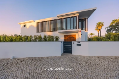 Moradia T4 para Venda em Albufeira e Olhos de Água