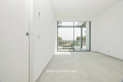 Moradia T4 para Venda em Albufeira e Olhos de Água