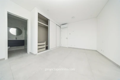 Moradia T4 para Venda em Albufeira e Olhos de Água