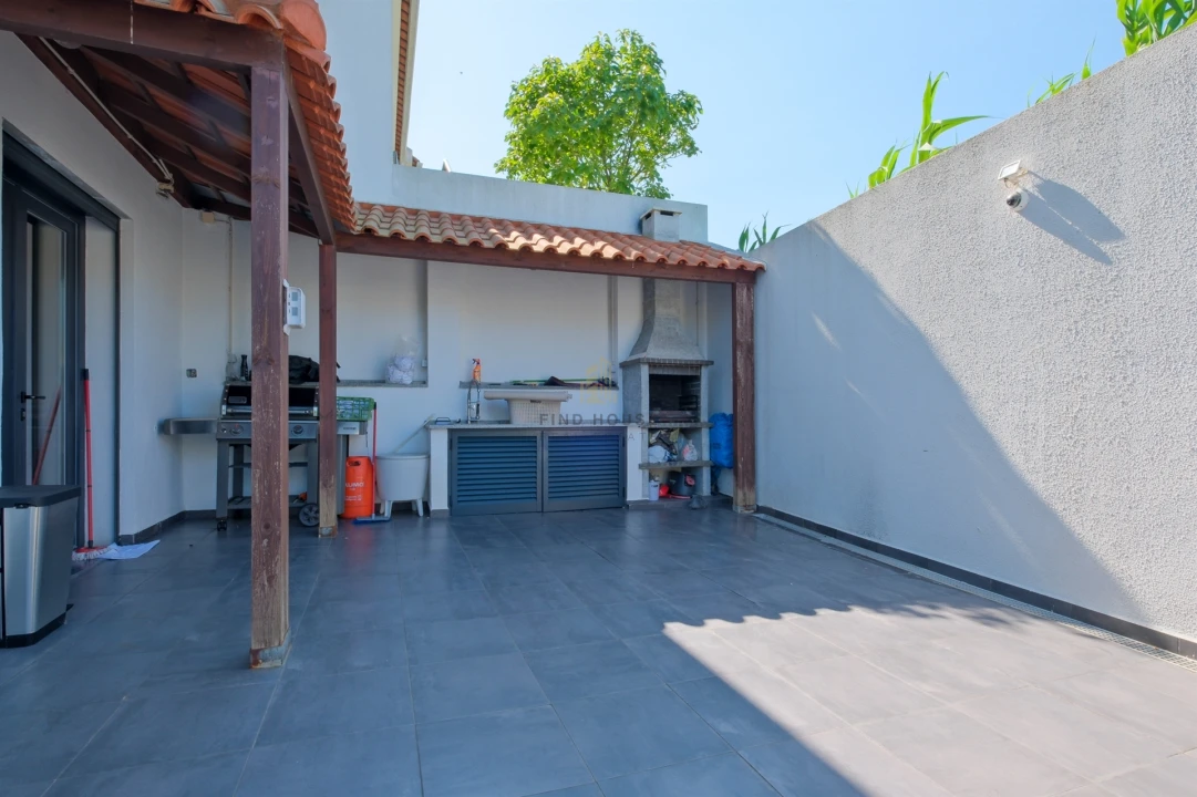 Moradia T5 para Venda em Algueirão-Mem Martins Foto 52