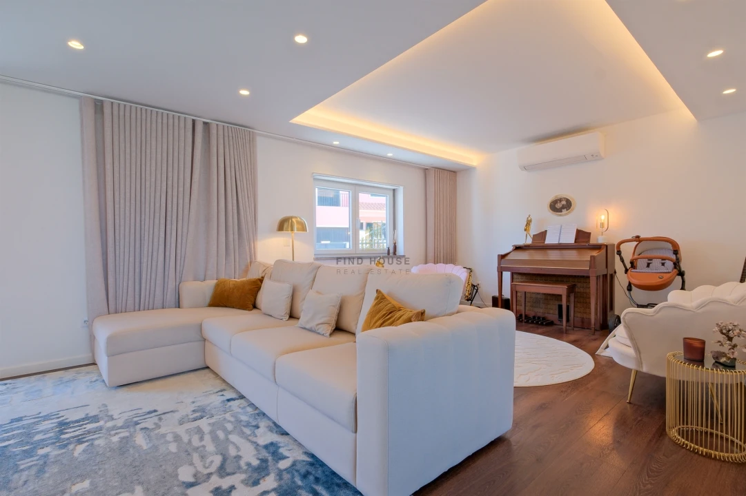 Moradia T5 para Venda em Algueirão-Mem Martins Foto 5