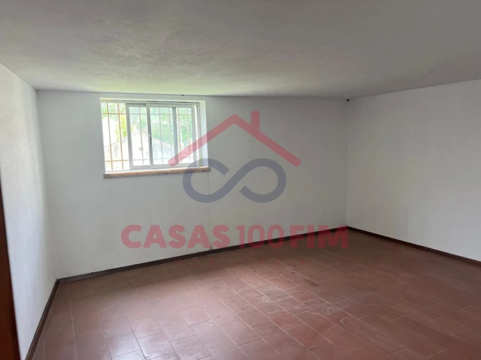 Loja para Arrendamento em Porto de Mós - São João Baptista e São Pedro Foto 4