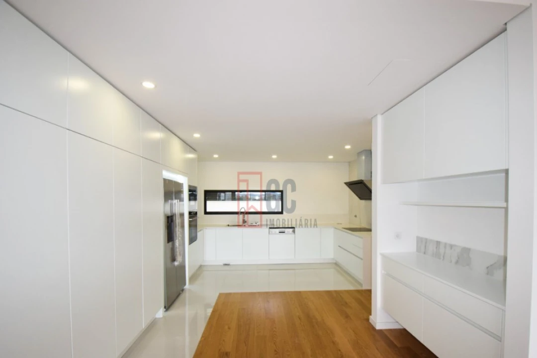 Moradia T3 para Venda em Oliveira do Douro Foto 13