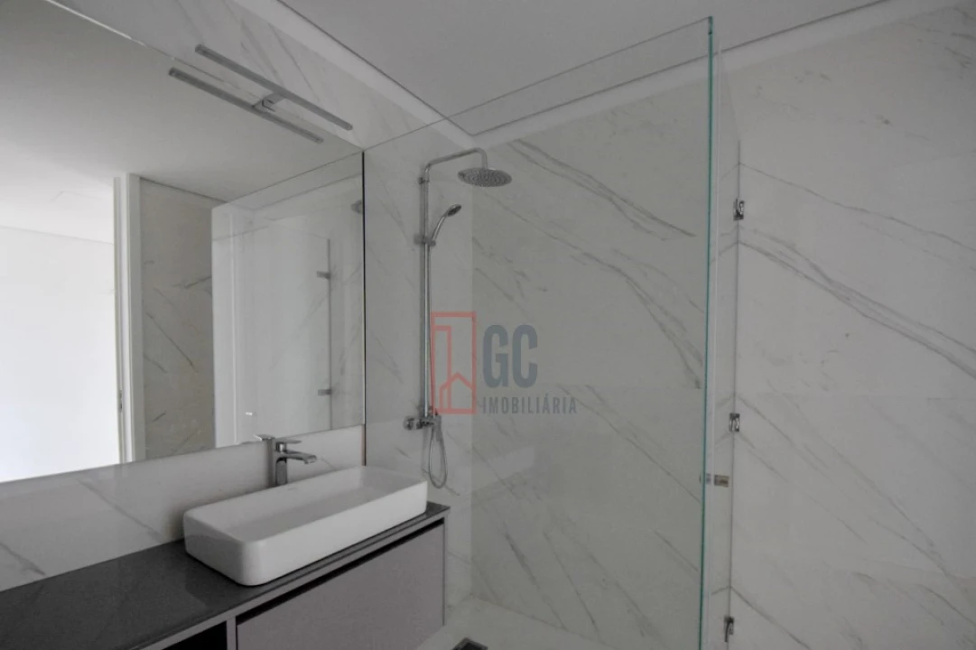 Moradia T3 para Venda em Oliveira do Douro Foto 8