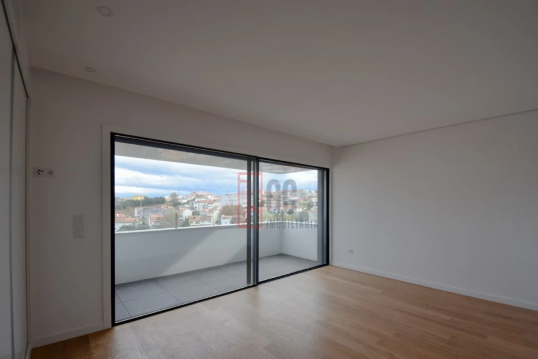 Moradia T3 para Venda em Oliveira do Douro Foto 28