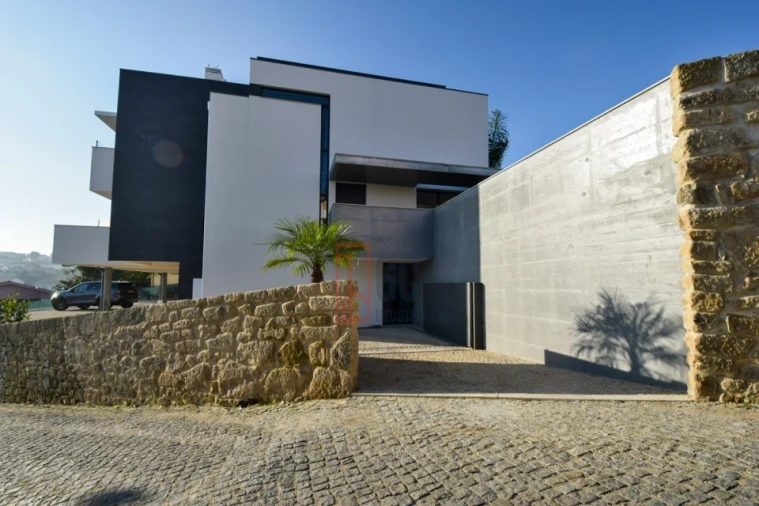 Moradia T3 para Venda em Oliveira do Douro Foto 9