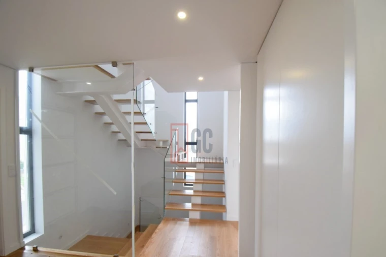 Moradia T3 para Venda em Oliveira do Douro Foto 5