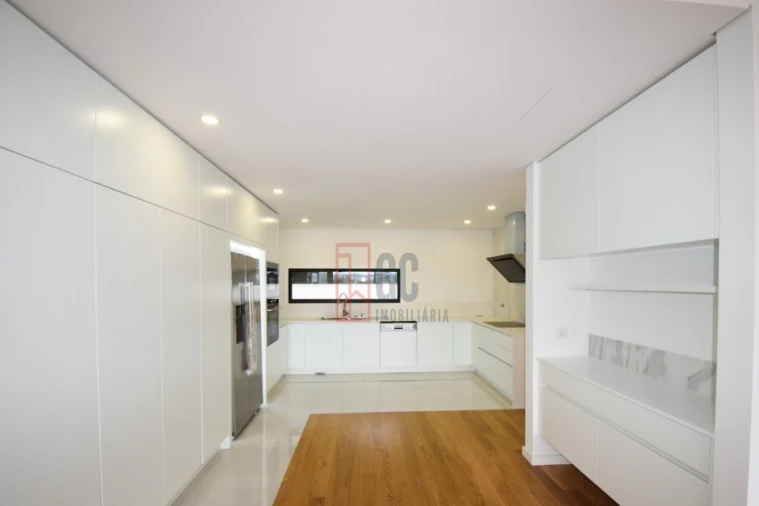 Moradia T3 para Venda em Oliveira do Douro Foto 13