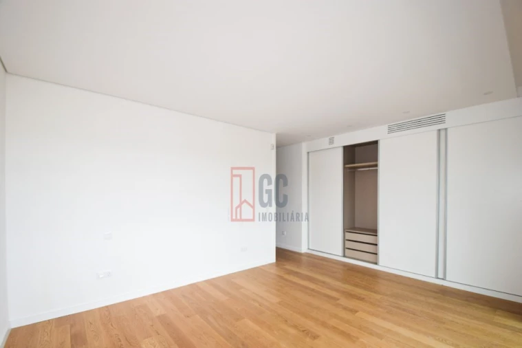 Moradia T3 para Venda em Oliveira do Douro Foto 31